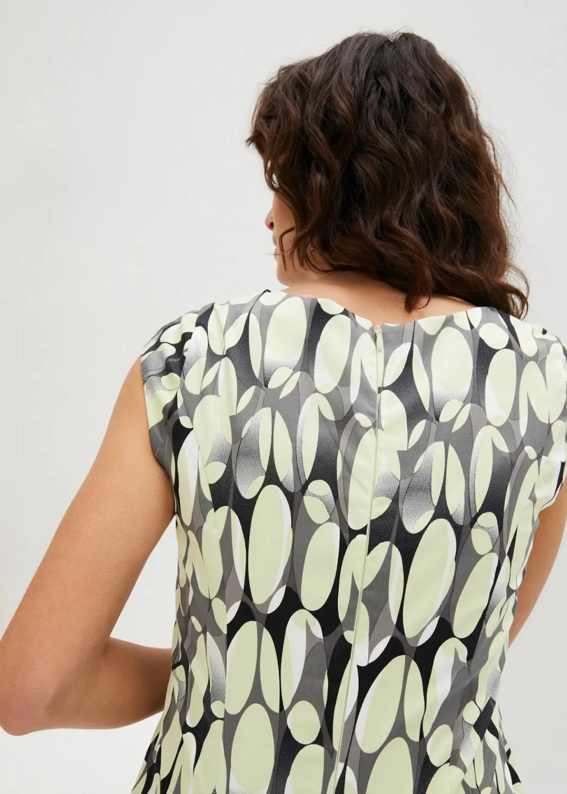 bonprix Bekleidung·Pullover & Strickjacken|Kleider^Etuikleid bedruckt helllimette bedruckt