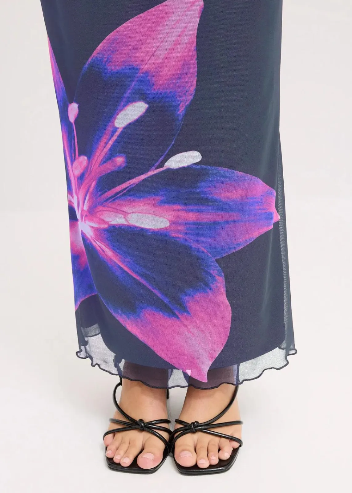 bonprix Bekleidung·Pullover & Strickjacken|Festliche Mode^Farbiges Wickelkleid dunkelblau/fuchsia floral