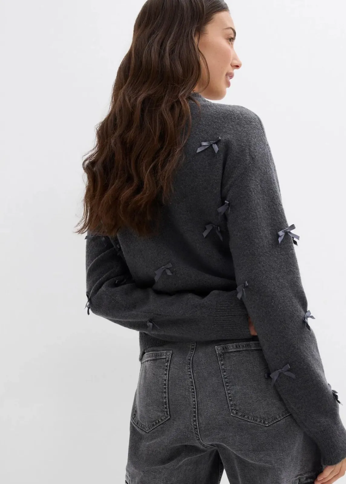 bonprix Nachhaltigere Materialien|Pullover & Strickjacken^Feinstrickjacke mit Schleifen anthrazit meliert