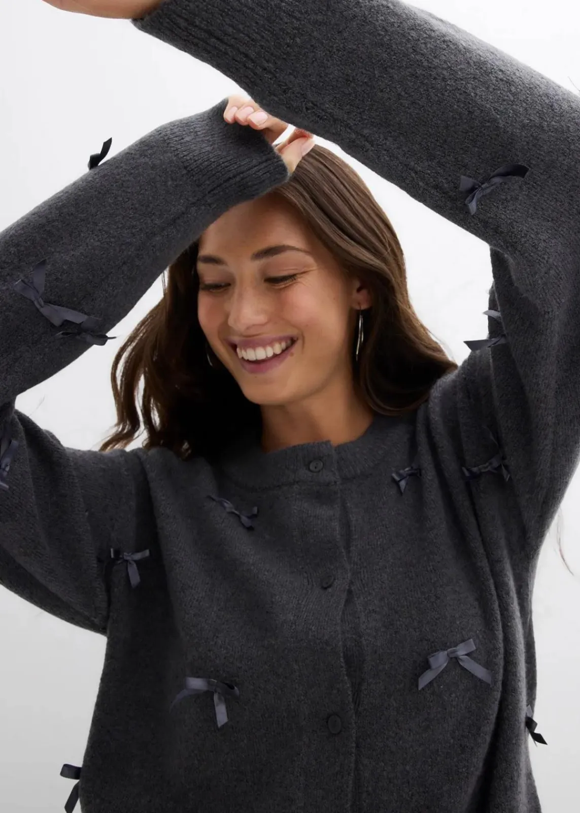 bonprix Nachhaltigere Materialien|Pullover & Strickjacken^Feinstrickjacke mit Schleifen anthrazit meliert