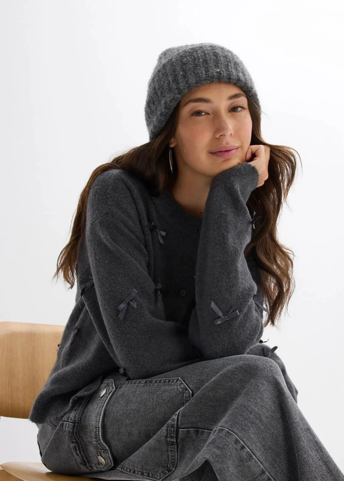 bonprix Nachhaltigere Materialien|Pullover & Strickjacken^Feinstrickjacke mit Schleifen anthrazit meliert