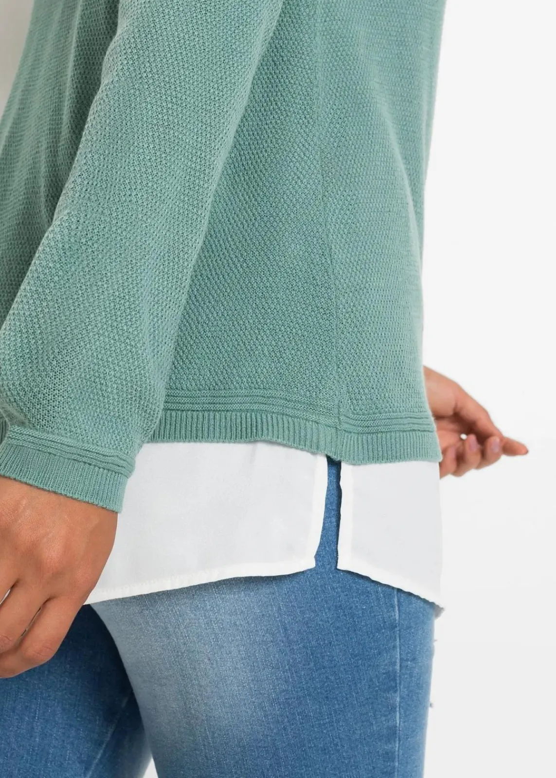 bonprix Pullover & Strickjacken|Bekleidung·Jeans^Feinstrickpullover mit Bluseneinsatz rauchsalbei