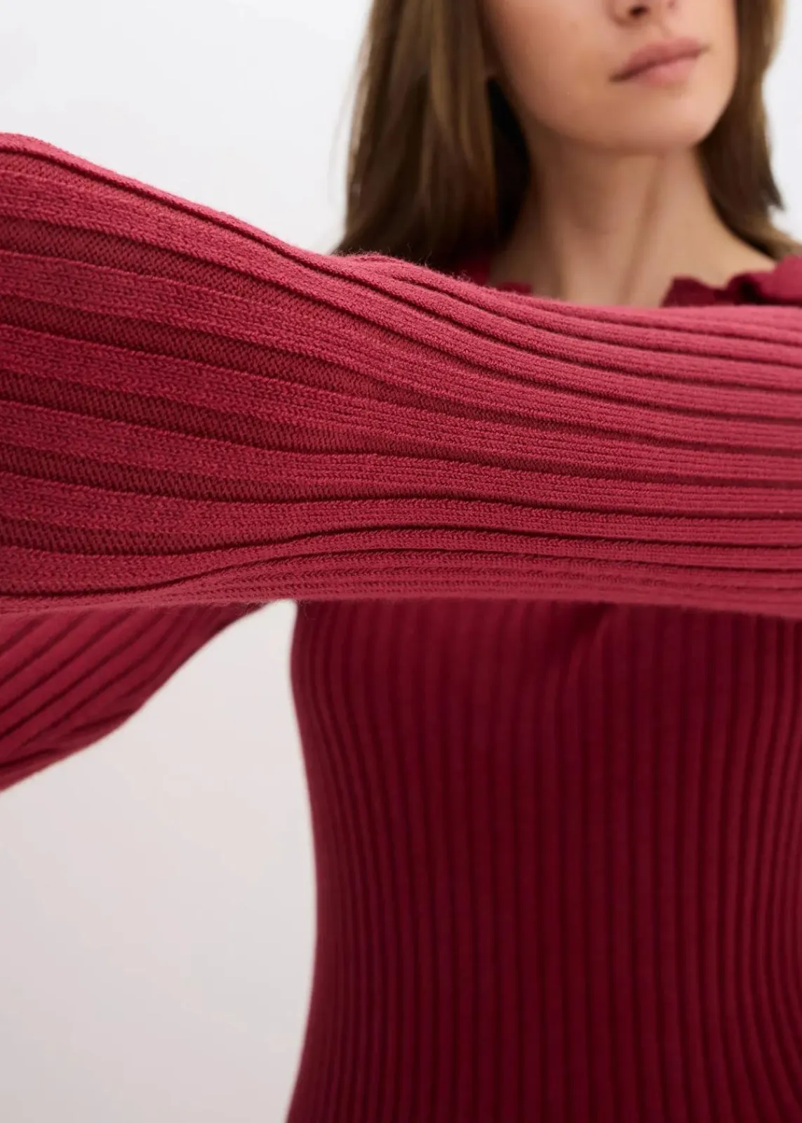 bonprix Pullover & Strickjacken|Strickmode^Feinstrickpullover mit schmückendem Kragen pflaumenrot