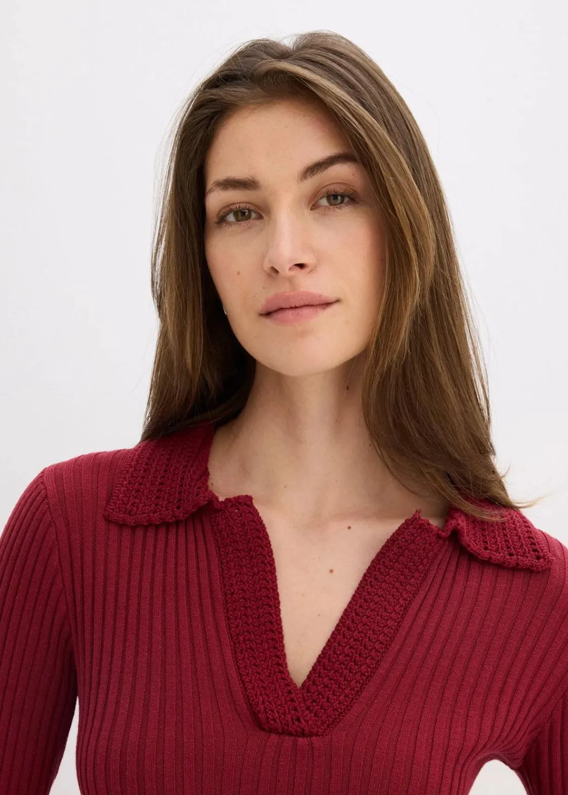 bonprix Pullover & Strickjacken|Strickmode^Feinstrickpullover mit schmückendem Kragen pflaumenrot