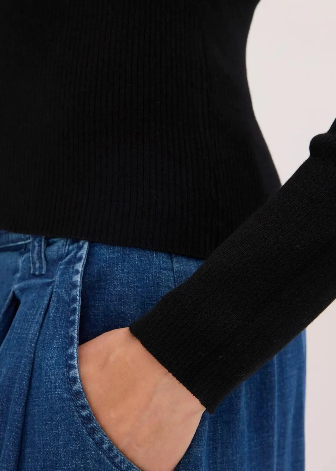 bonprix Pullover & Strickjacken|Strickmode^Feinstrickpullover mit Schmuck-Detail schwarz
