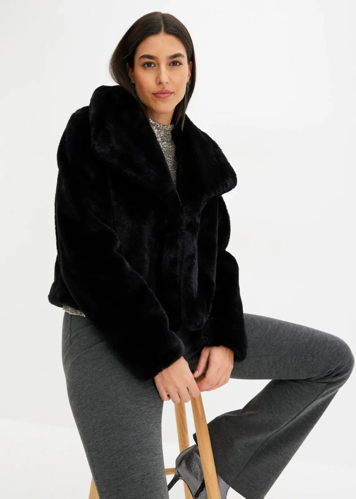 bonprix Jacken & Mäntel|Bekleidung·Hosen^Fellimitat-Jacke schwarz