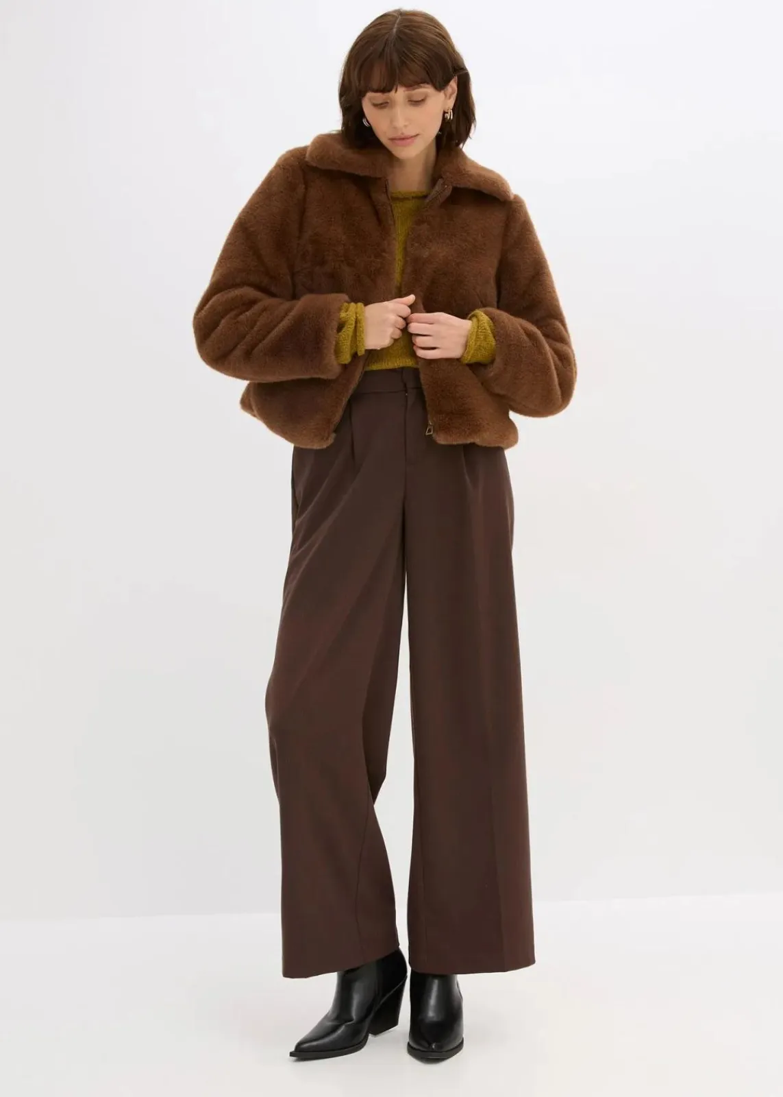 bonprix Bekleidung·Hosen|Nachhaltigere Materialien^Fellimitat-Jacke pimentbraun