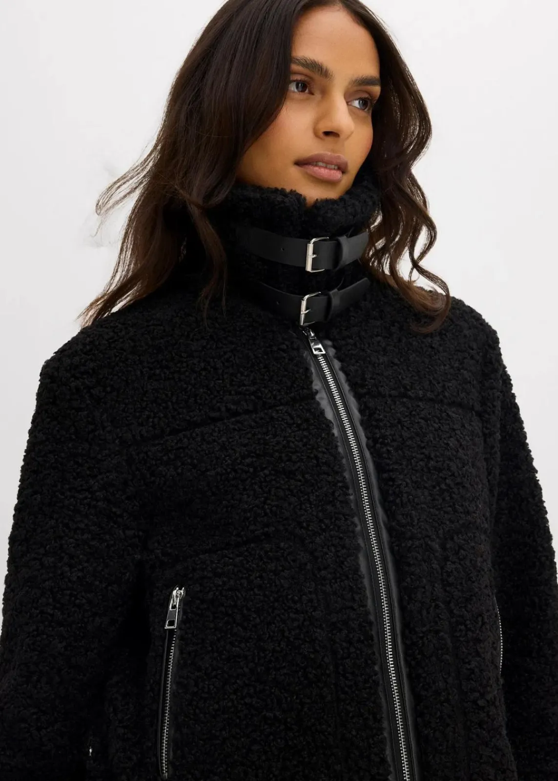 bonprix Jacken & Mäntel|Nachhaltigere Materialien^Fellimitat-Jacke aus Teddyfleece schwarz