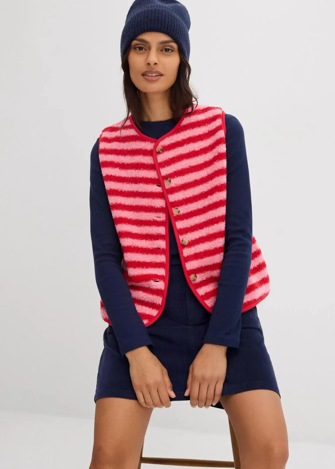 bonprix Bekleidung·Blusen & Tuniken|Bekleidung·Hosen^Fellimitat-Weste himbeerrose/rot gestreift