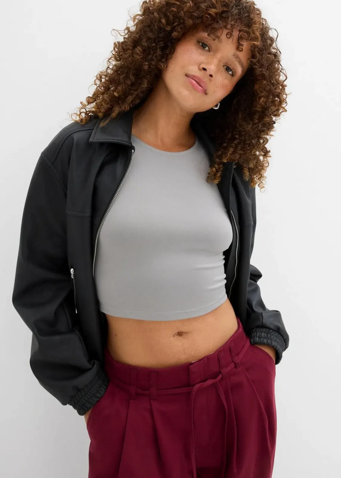 bonprix Shirts & Tops|Nachhaltigere Materialien^Figurbetontes Cropped Top, Doppelpack (2-tlg. Set) grau+ahornrot