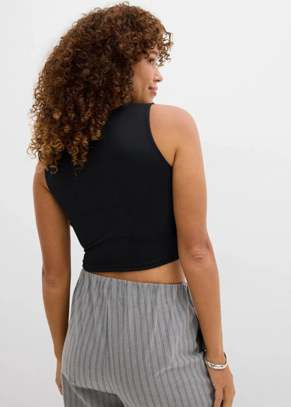 bonprix Nachhaltigere Materialien|Shirts & Tops^Figurbetontes Cropped Top, Doppelpack (2-tlg. Set) weiß+schwarz