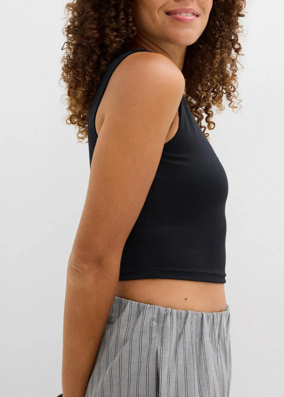 bonprix Nachhaltigere Materialien|Shirts & Tops^Figurbetontes Cropped Top, Doppelpack (2-tlg. Set) weiß+schwarz