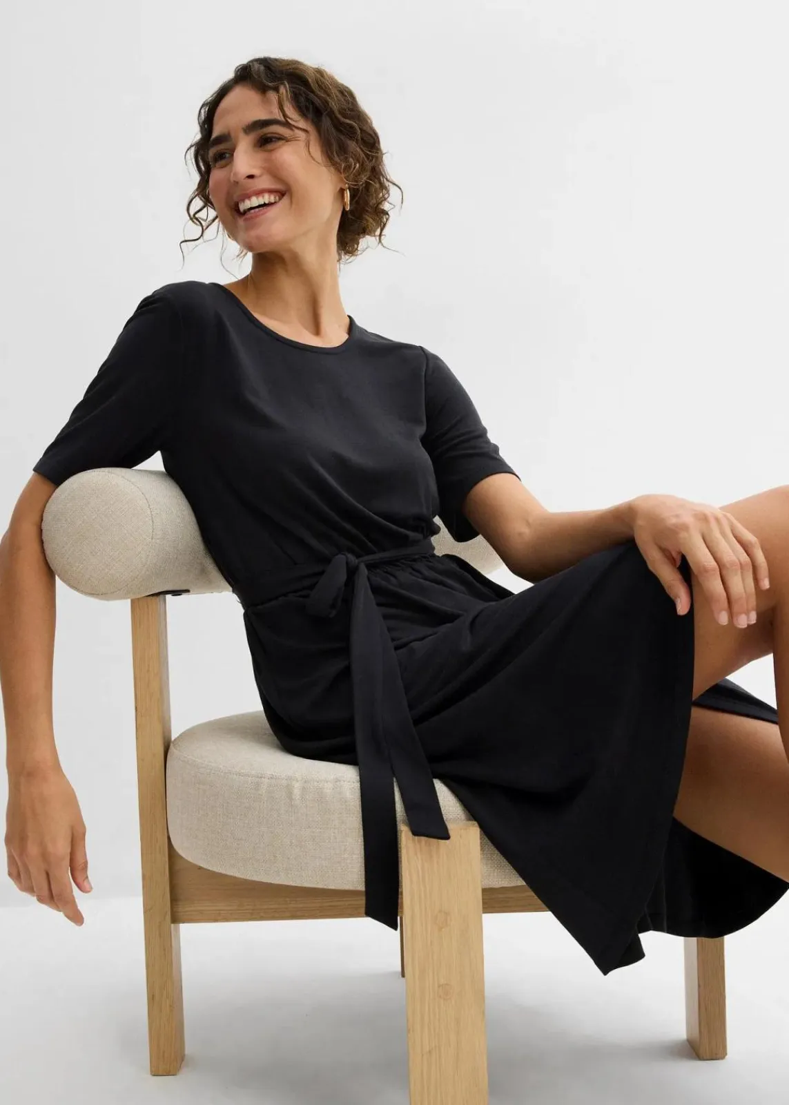 bonprix Bekleidung·Pullover & Strickjacken|Kleider^figurbetontes Jerseykleid aus softem Viskose-Mix schwarz