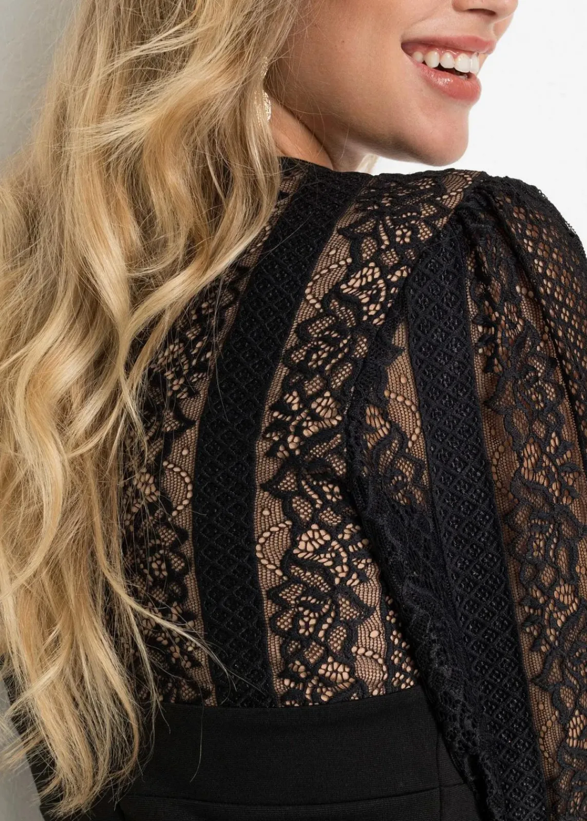 bonprix Bekleidung·Pullover & Strickjacken|Kleider^Figurbetontes Midikleid mit Spitze schwarz
