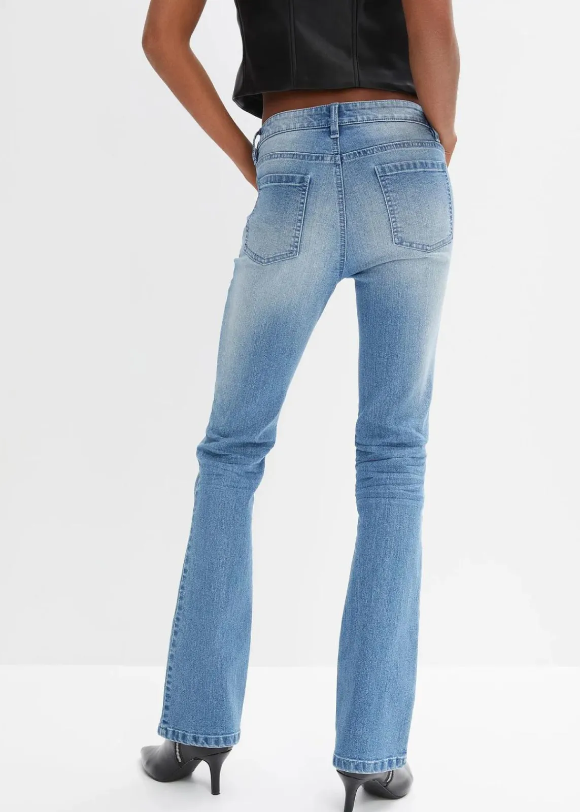 bonprix Jeans|Kurzgrößen^Flared Jeans Mid Waist, Stretch hellblau denim
