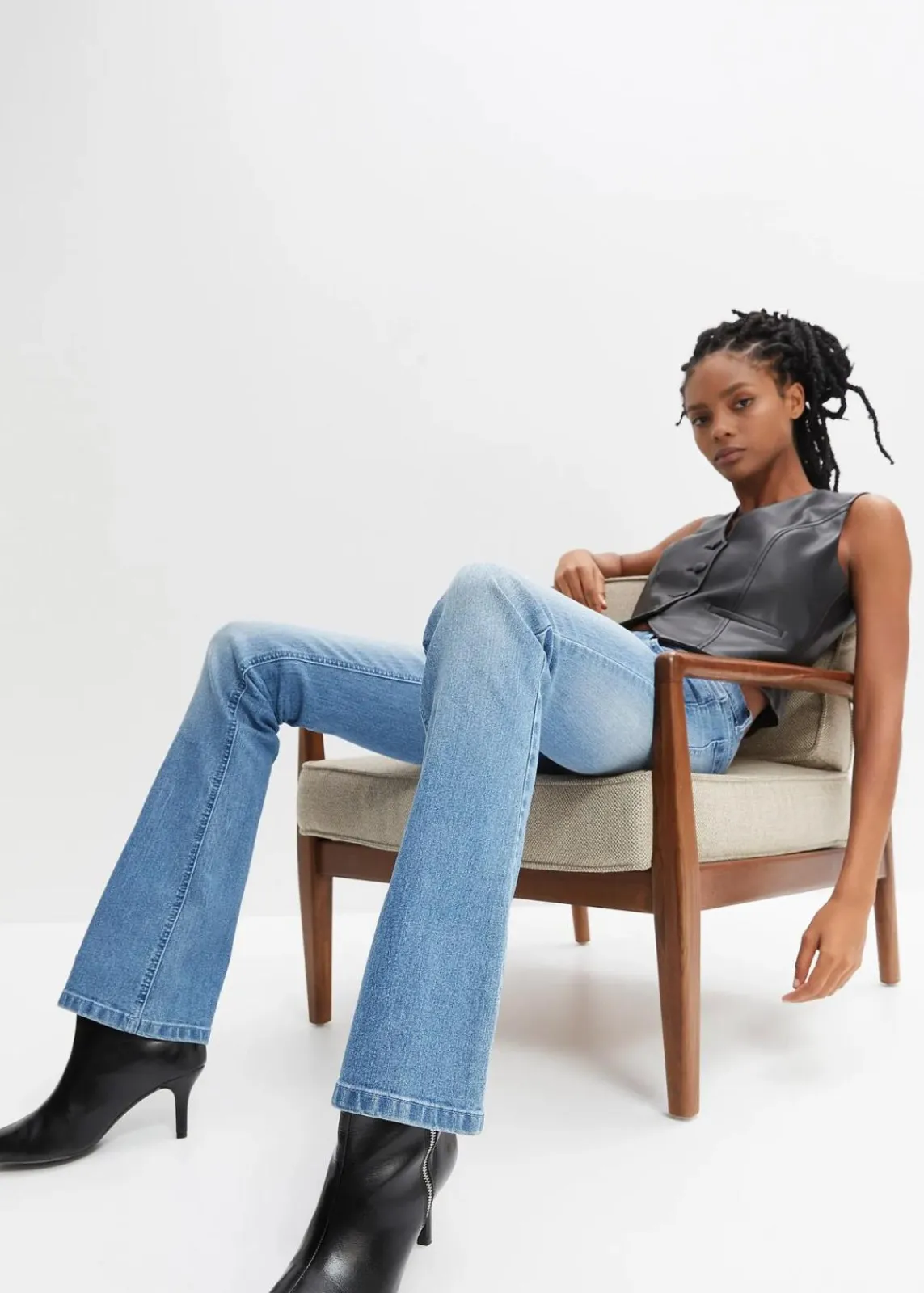 bonprix Jeans|Kurzgrößen^Flared Jeans Mid Waist, Stretch hellblau denim