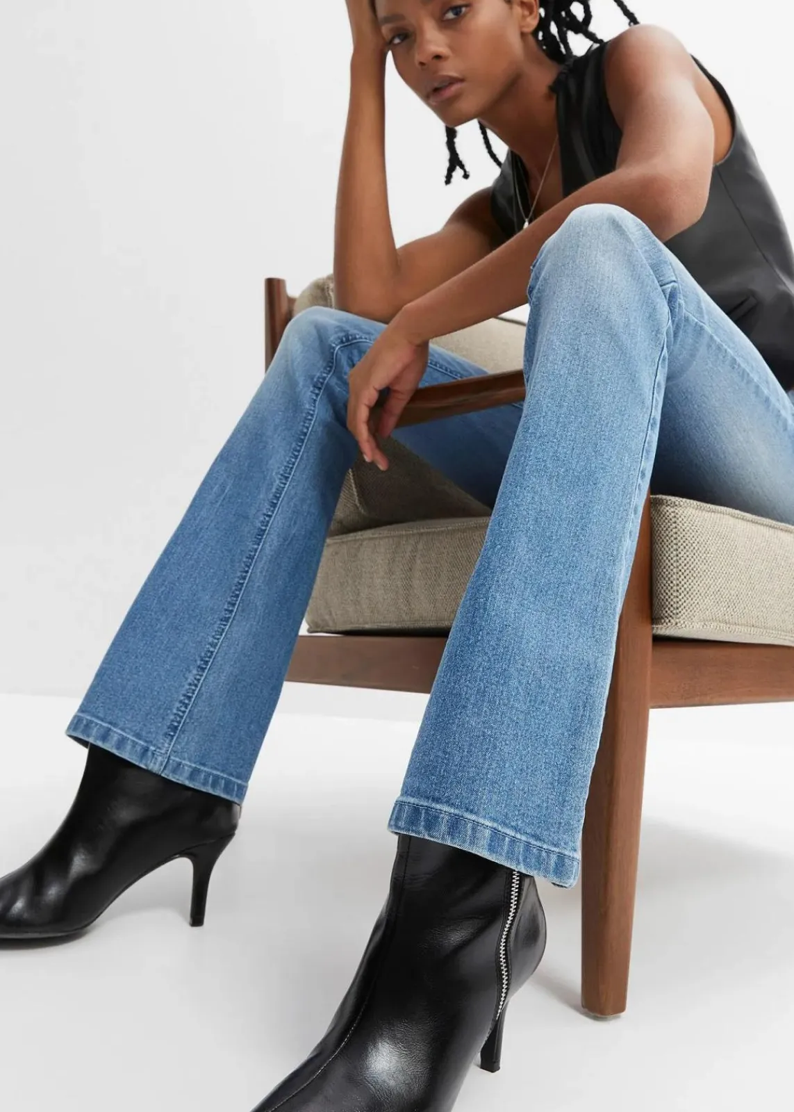 bonprix Jeans|Kurzgrößen^Flared Jeans Mid Waist, Stretch hellblau denim