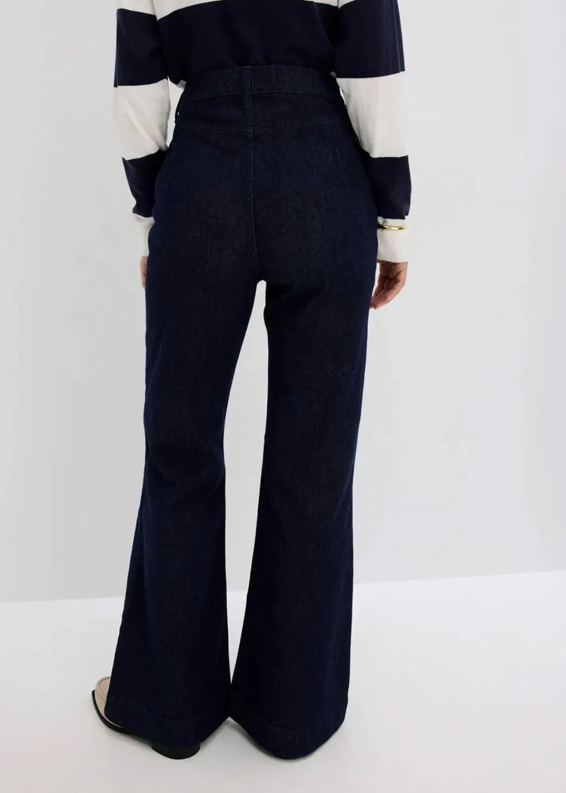 bonprix Bekleidung·Shirts & Tops|Jeans^Flared-Jeans High Waist tiefblau denim ungewaschen