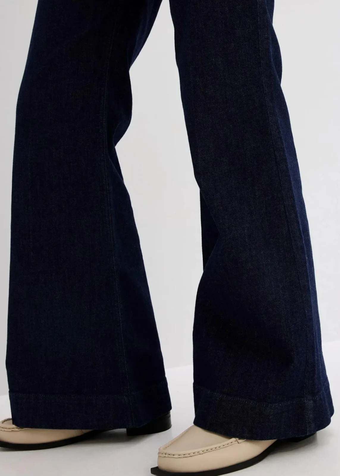 bonprix Bekleidung·Shirts & Tops|Jeans^Flared-Jeans High Waist tiefblau denim ungewaschen