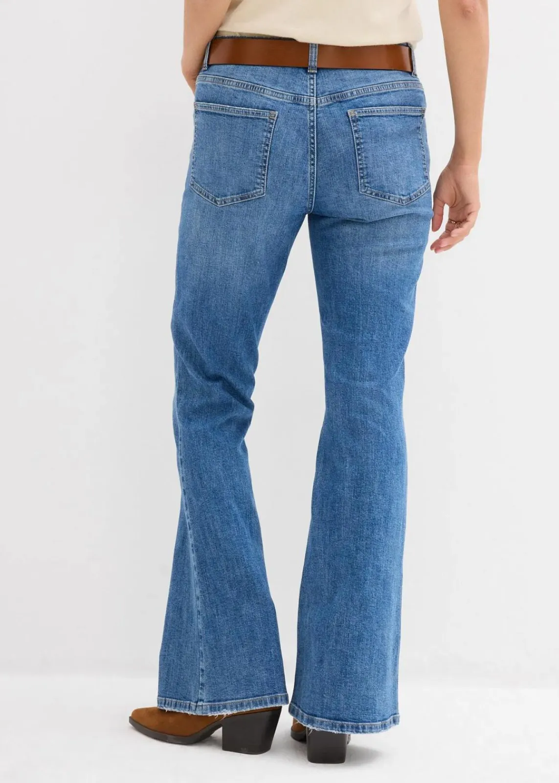 bonprix Jeans|Bekleidung·Shirts & Tops^Flared-Jeans Mid Waist mittelblau denim used