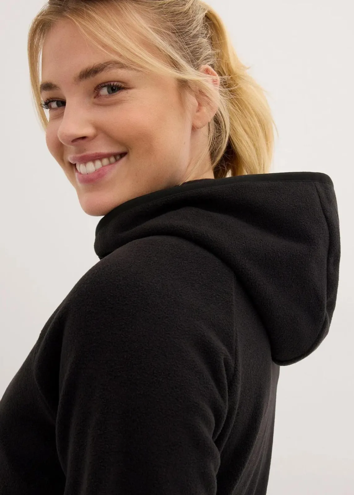 bonprix Bekleidung·Blusen & Tuniken|Bekleidung·Hosen^Fleecejacke mit Taschen schwarz