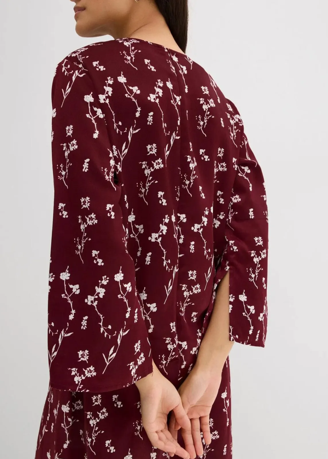 bonprix Kleider|Bekleidung·Pullover & Strickjacken^Florales Midikleid aus reiner Viskose ahornrot/wollweiß floral