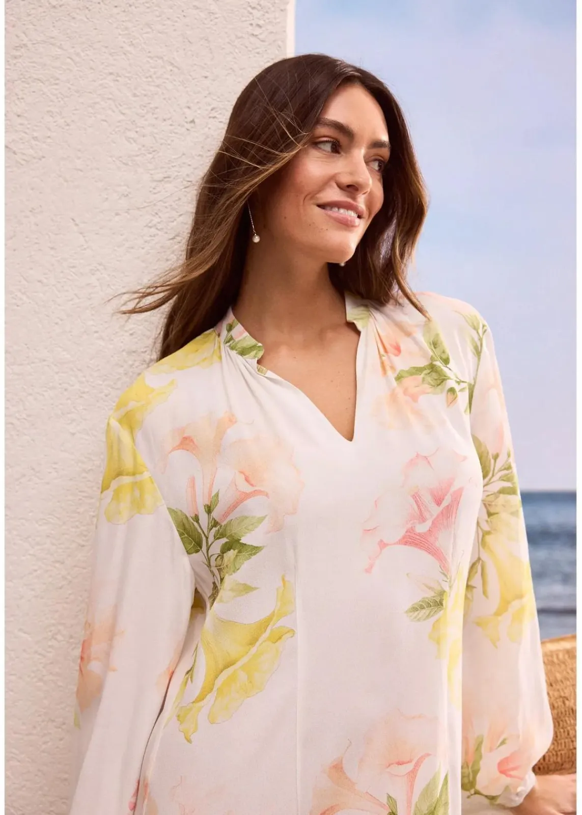 bonprix Bekleidung·Pullover & Strickjacken|Kleider^Fluides Tunika-Kleid weiß/melba/tulpengelb/helllachs/mattpistazie geblümt