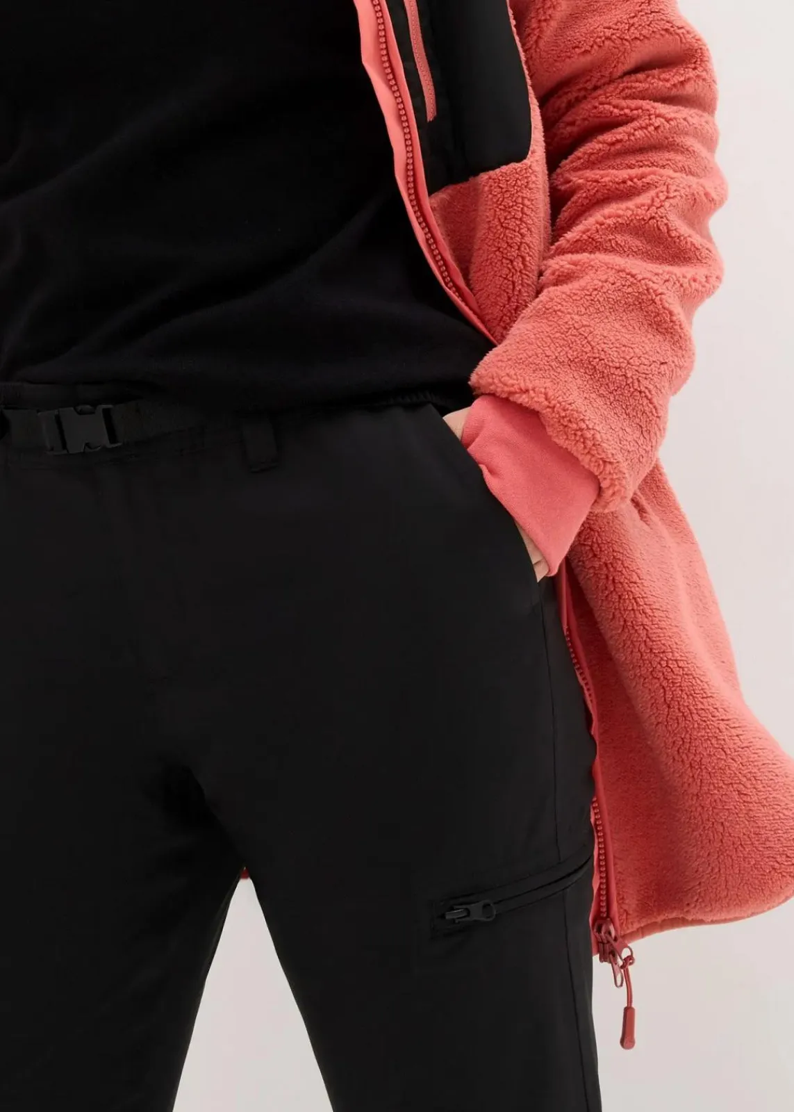 bonprix Nachhaltigere Materialien^Funktionhose mit Fleecefutter und Taschen, wasserdicht schwarz