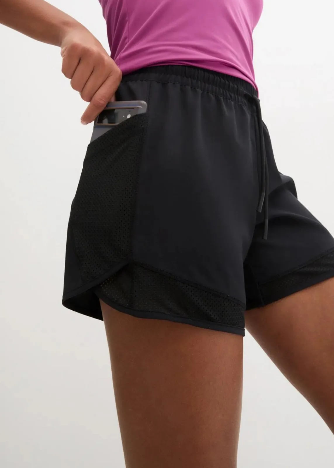 bonprix Sportbekleidung|Hosen^Funktions-Shorts mit Handytasche schwarz