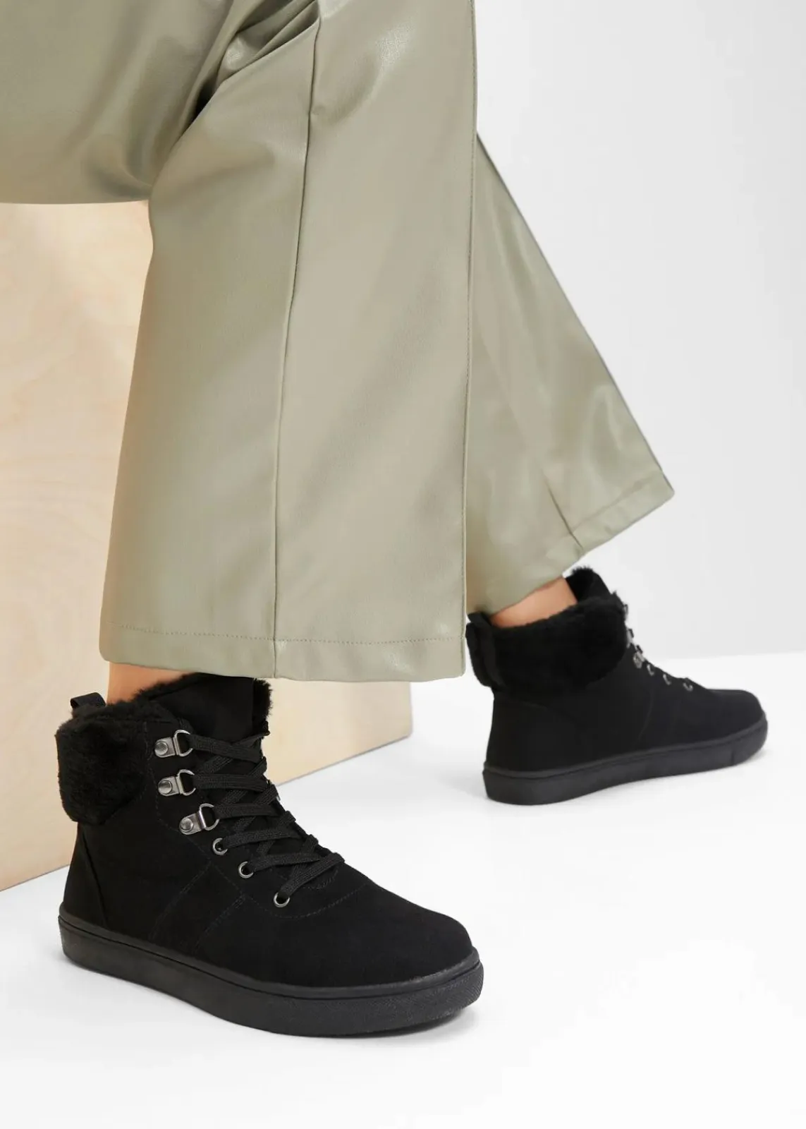 bonprix Boots^Gefütterte Schnürboots schwarz