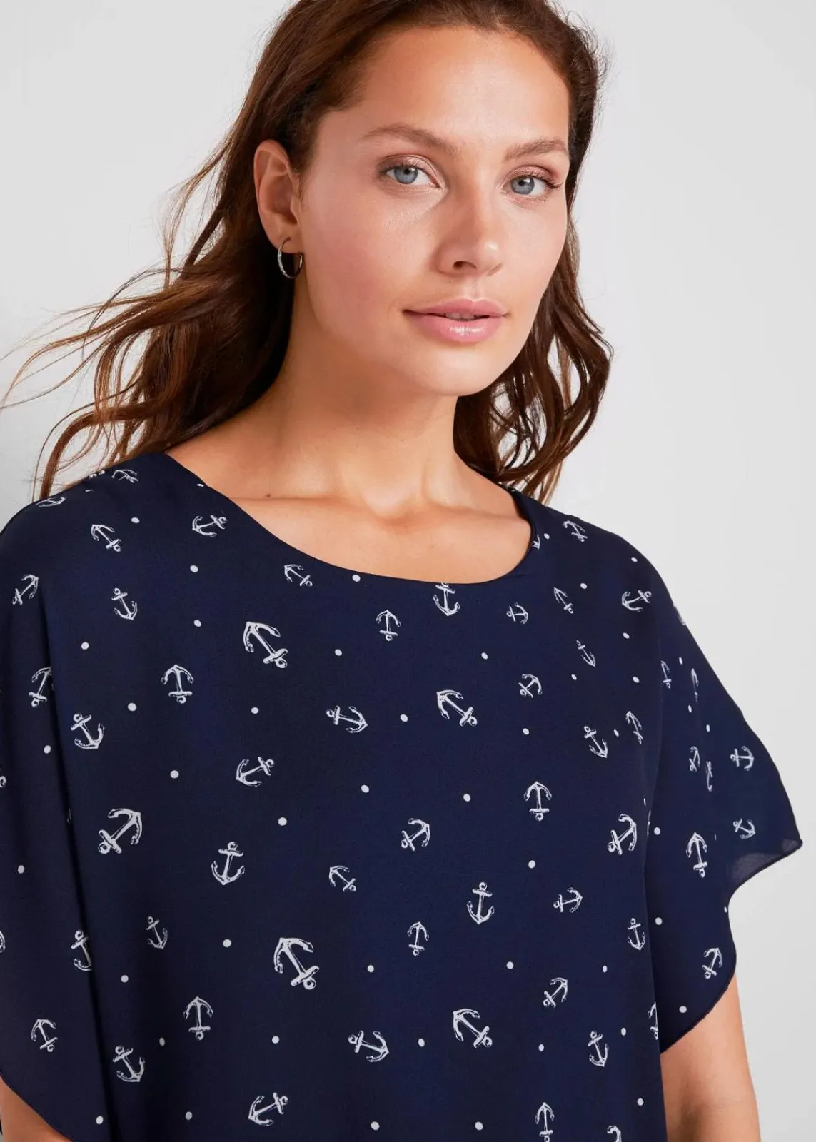 bonprix Bekleidung·Jacken & Mäntel|Blusen & Tuniken^Georgette - Blusenshirt dunkelblau/weiß bedruckt