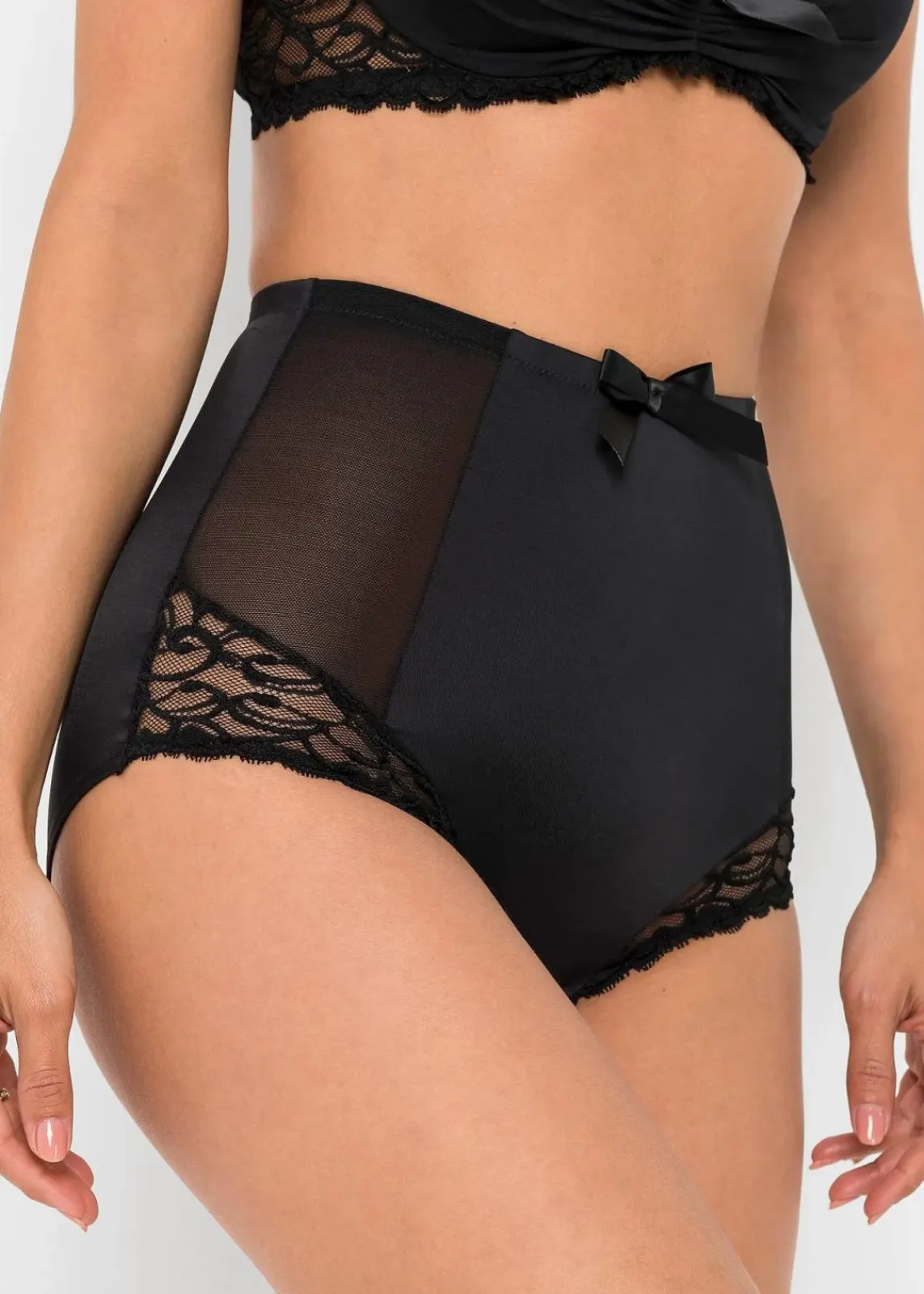 bonprix Wäsche·Dessous|Wäsche·Shapewear^Geschmückte Shape Panty mit mittlerer Formkraft schwarz
