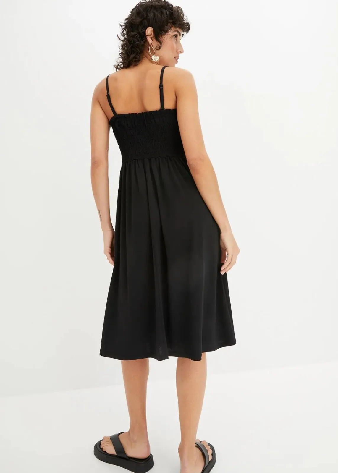 bonprix Bekleidung·Pullover & Strickjacken|Kleider^Gesmoktes Trägerkleid aus leichtem Crêpe schwarz