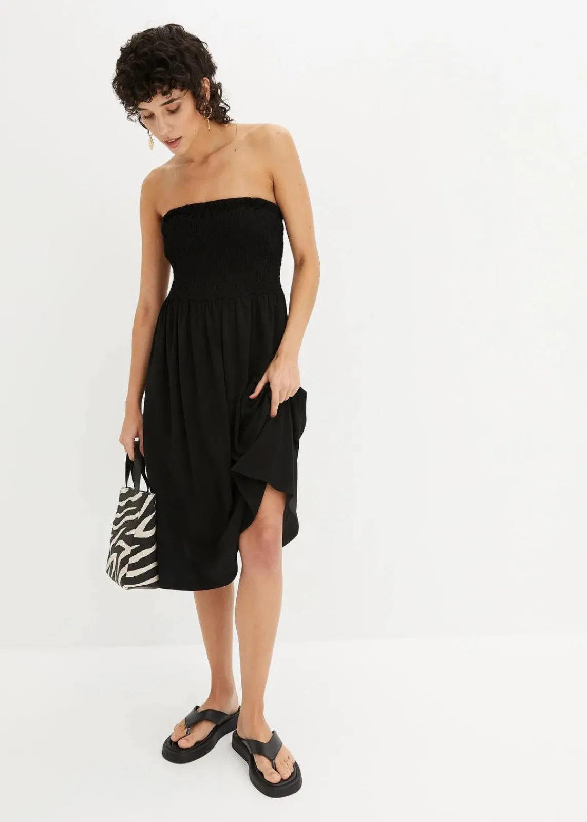 bonprix Bekleidung·Pullover & Strickjacken|Kleider^Gesmoktes Trägerkleid aus leichtem Crêpe schwarz