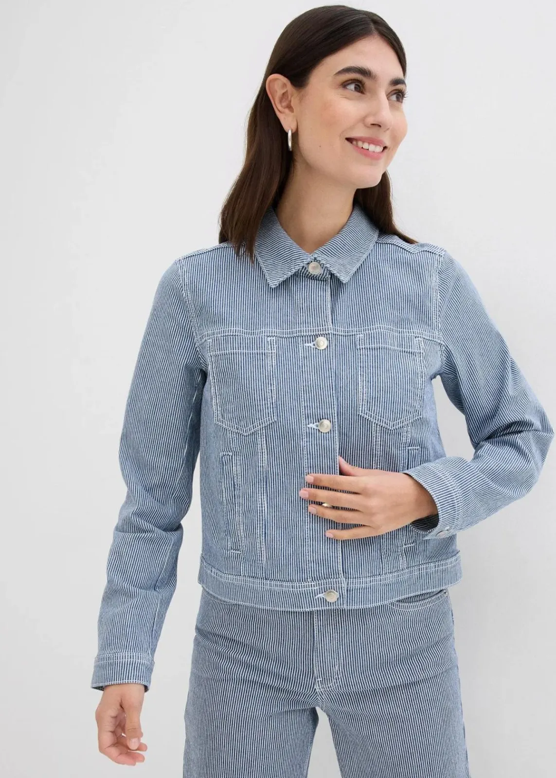 bonprix Jacken & Mäntel^gestreifte Jeansjacke, verkürzt blau/weiß gestreift