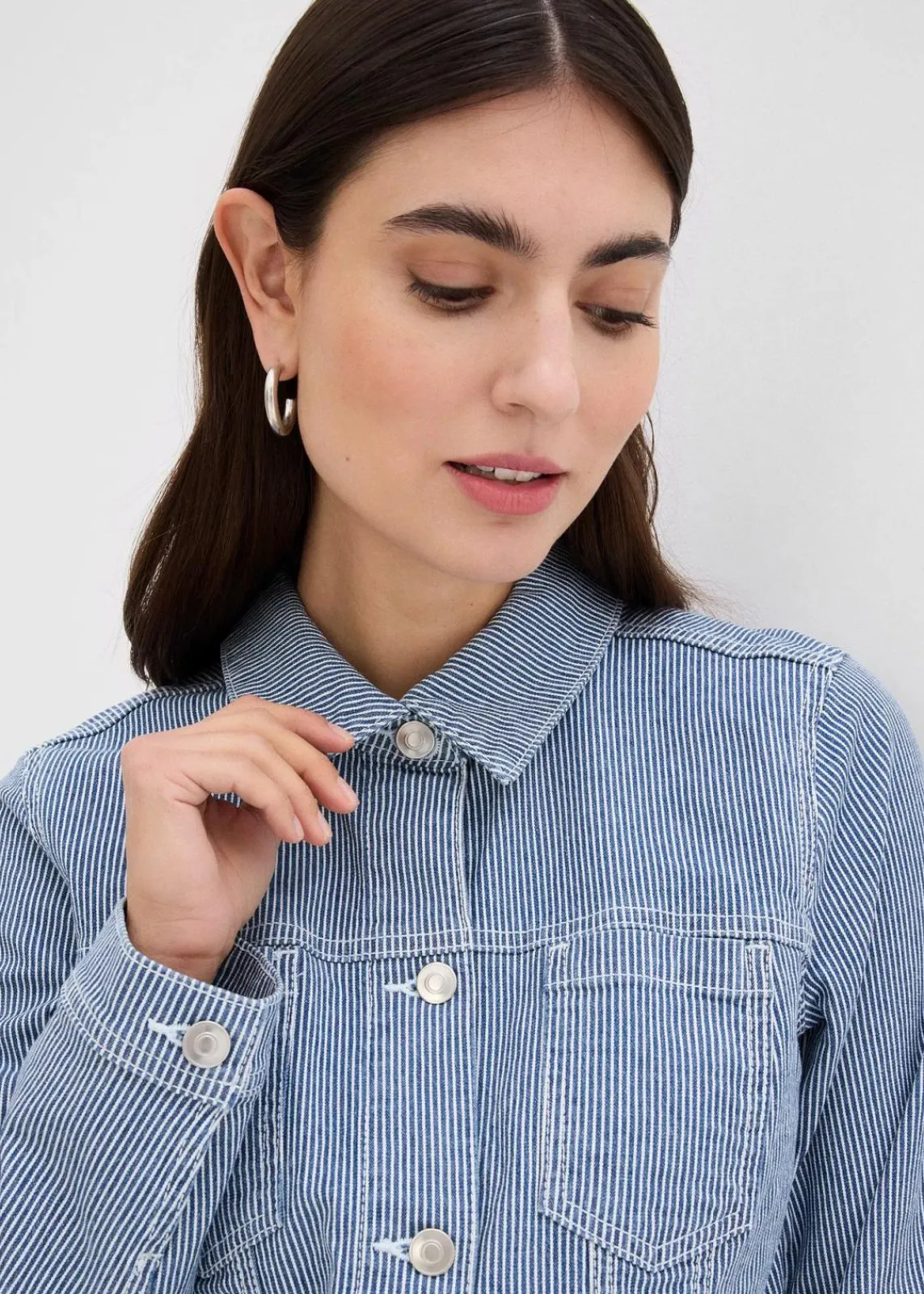 bonprix Jacken & Mäntel^gestreifte Jeansjacke, verkürzt blau/weiß gestreift