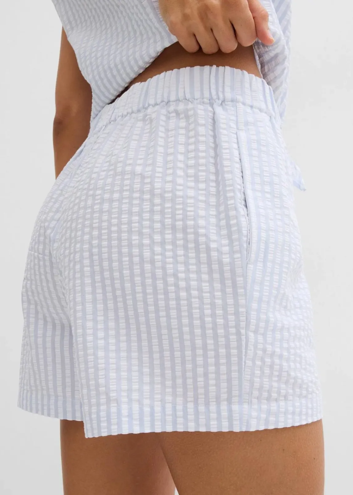 bonprix Hosen|Shorts^Gestreifte Schlupf-Shorts aus reiner Baumwolle zartblau/weiß gestreift