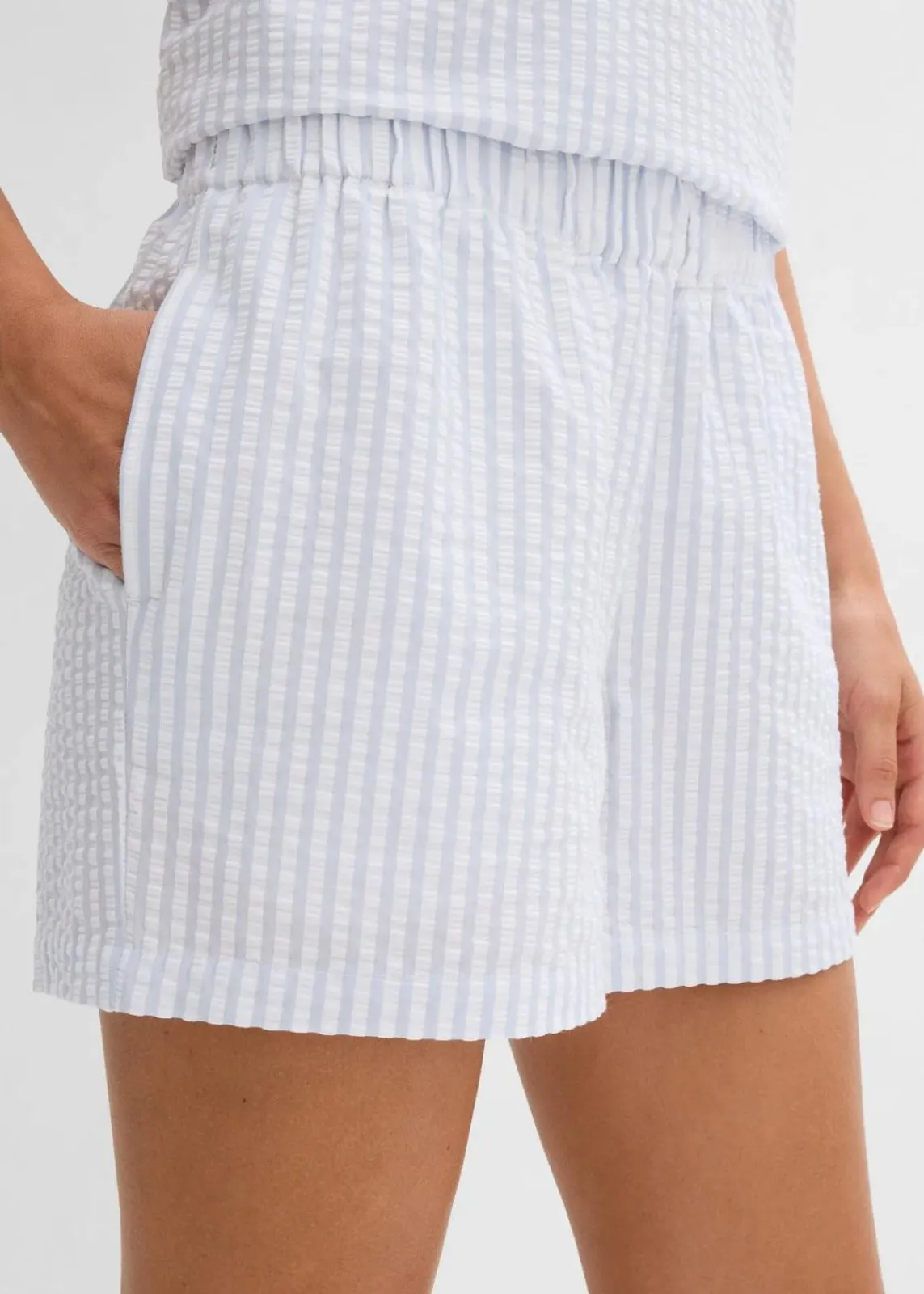 bonprix Hosen|Shorts^Gestreifte Schlupf-Shorts aus reiner Baumwolle zartblau/weiß gestreift