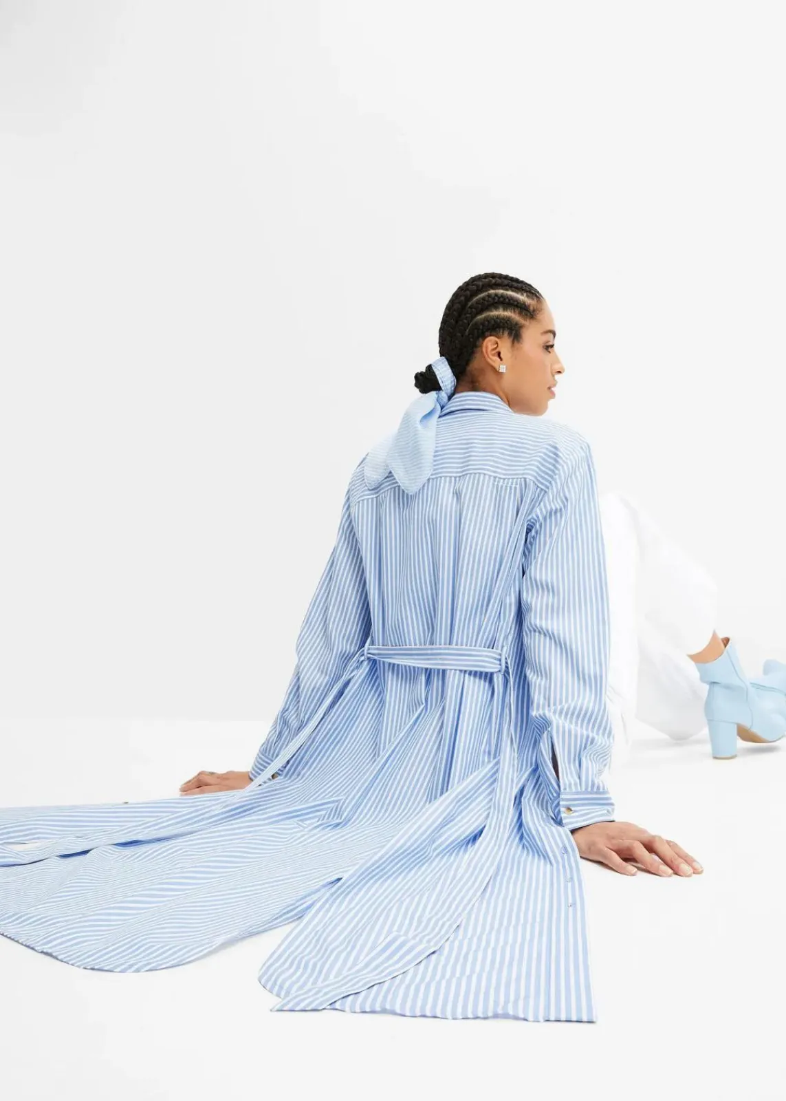 bonprix Bekleidung·Pullover & Strickjacken|Kleider^Gestreiftes Blusenkleid mit Bindeband mittelblau/weiß gestreift