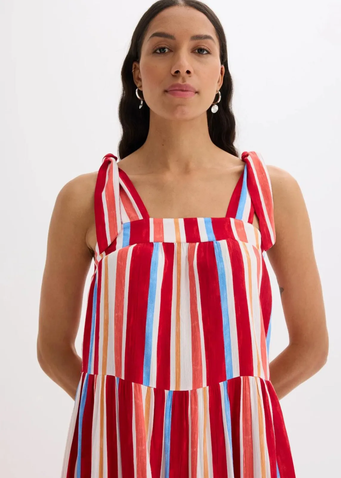 bonprix Kleider|Nachhaltigere Materialien^gestreiftes Trägerkleid aus strukturierter Viskose mohnrot/helllachs/weiß gestreift