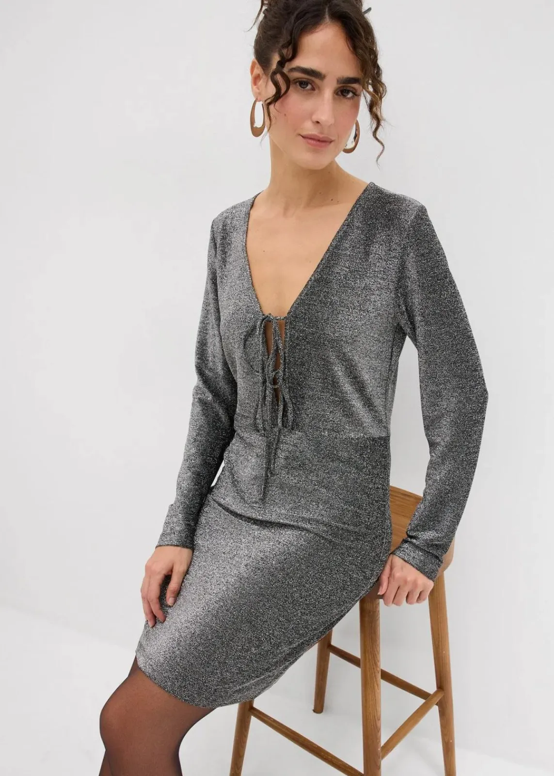 bonprix Bekleidung·Pullover & Strickjacken|Kleider^Glitzerndes Minikleid mit Schleifendetail schwarz/silber lurex
