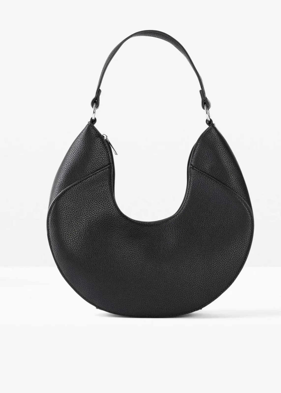 bonprix Taschen^Handtasche in rundlicher Form schwarz