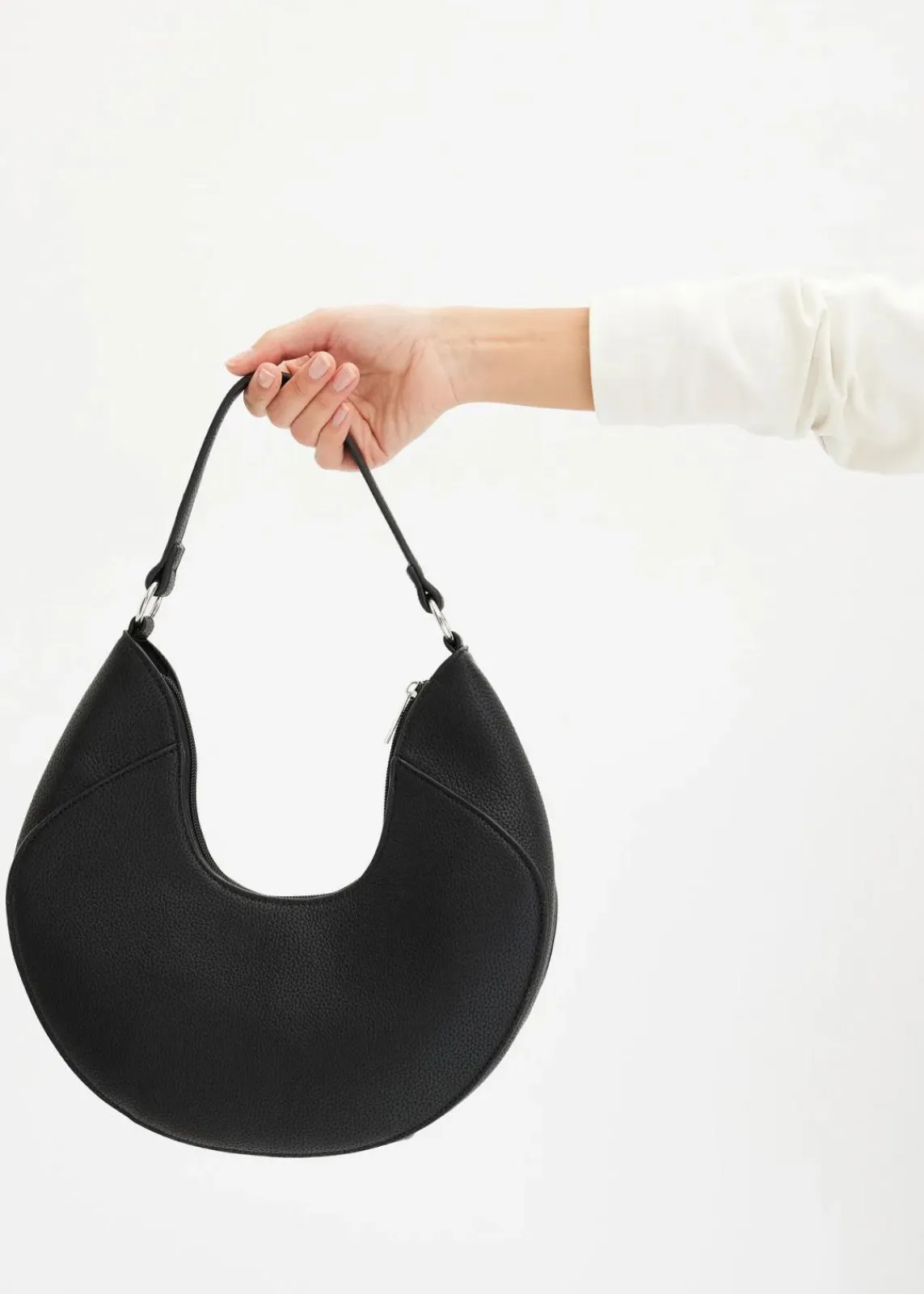 bonprix Taschen^Handtasche in rundlicher Form schwarz