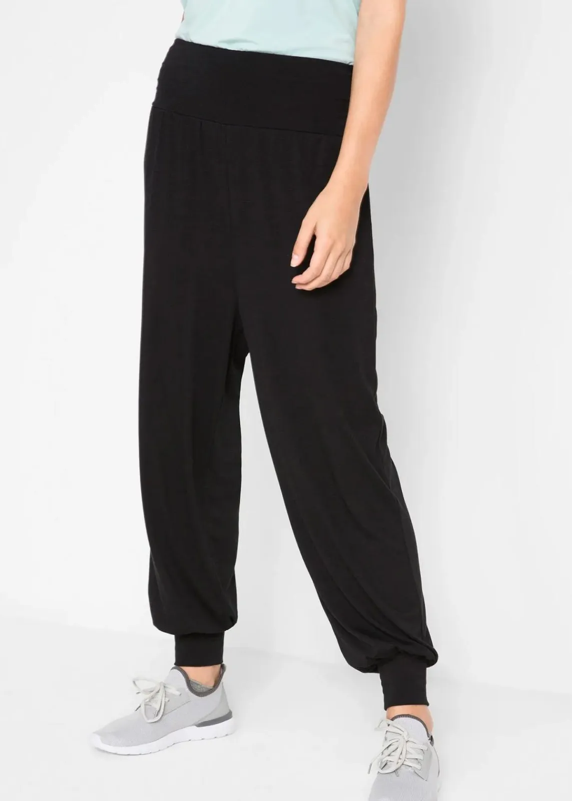 bonprix Bekleidung·Blusen & Tuniken|Bekleidung·Kleider^Haremshose mit Silikontape am Taillenbund schwarz