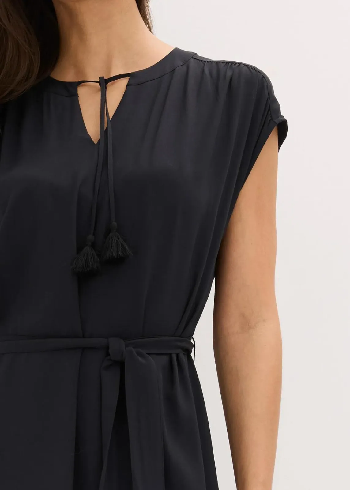 bonprix Bekleidung·Pullover & Strickjacken|Kleider^Hemdblusenkleid aus fließender Viscose schwarz