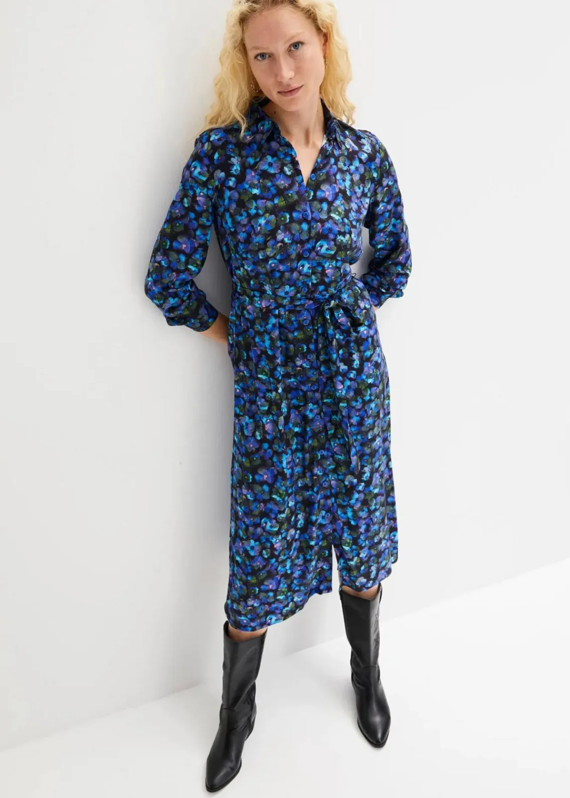 bonprix Bekleidung·Pullover & Strickjacken|Kleider^Hemdblusenkleid aus reiner Viskose blau geblümt