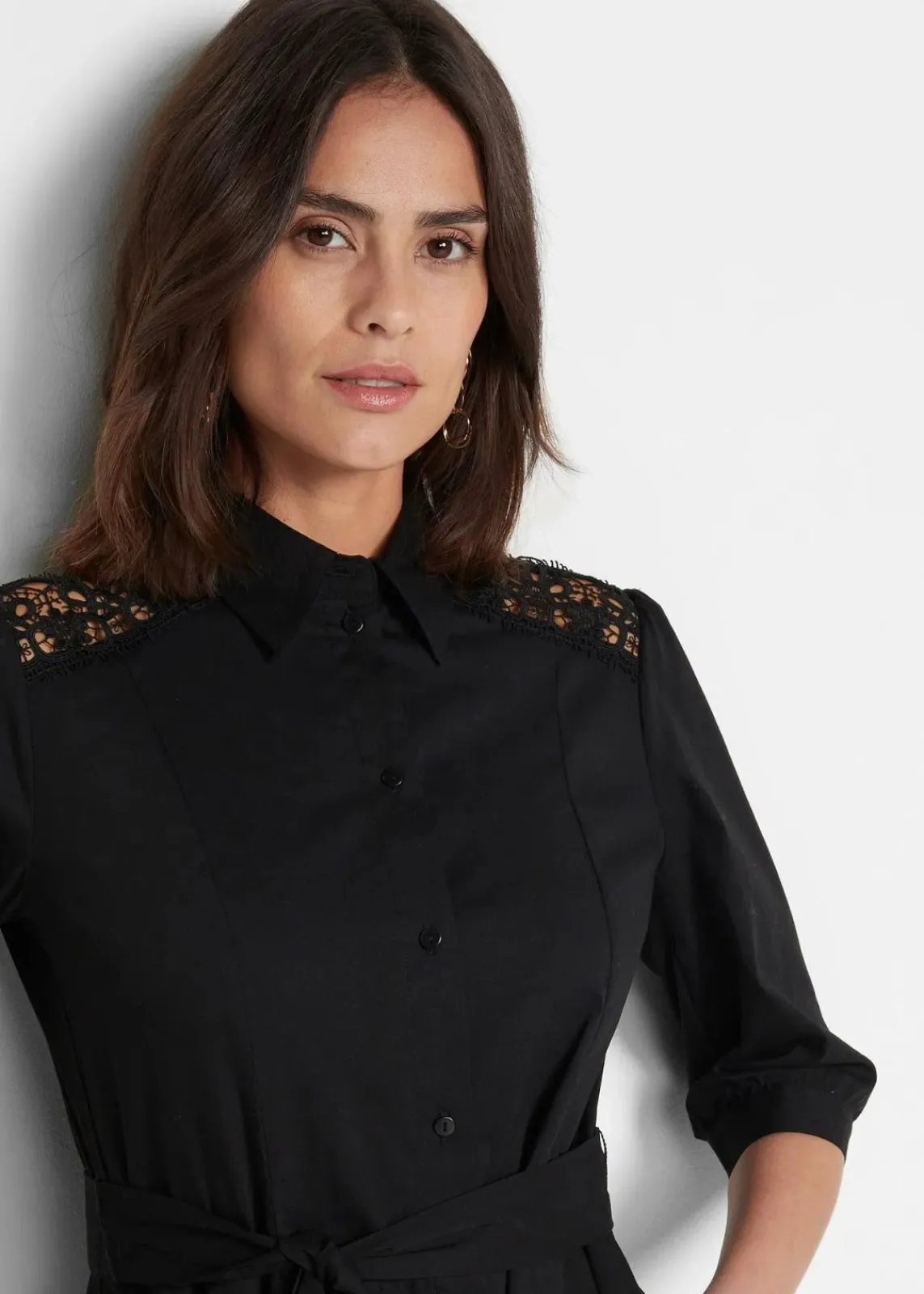 bonprix Kleider|Kurzgrößen^Hemdblusenkleid mit Spitze und Bindeband schwarz
