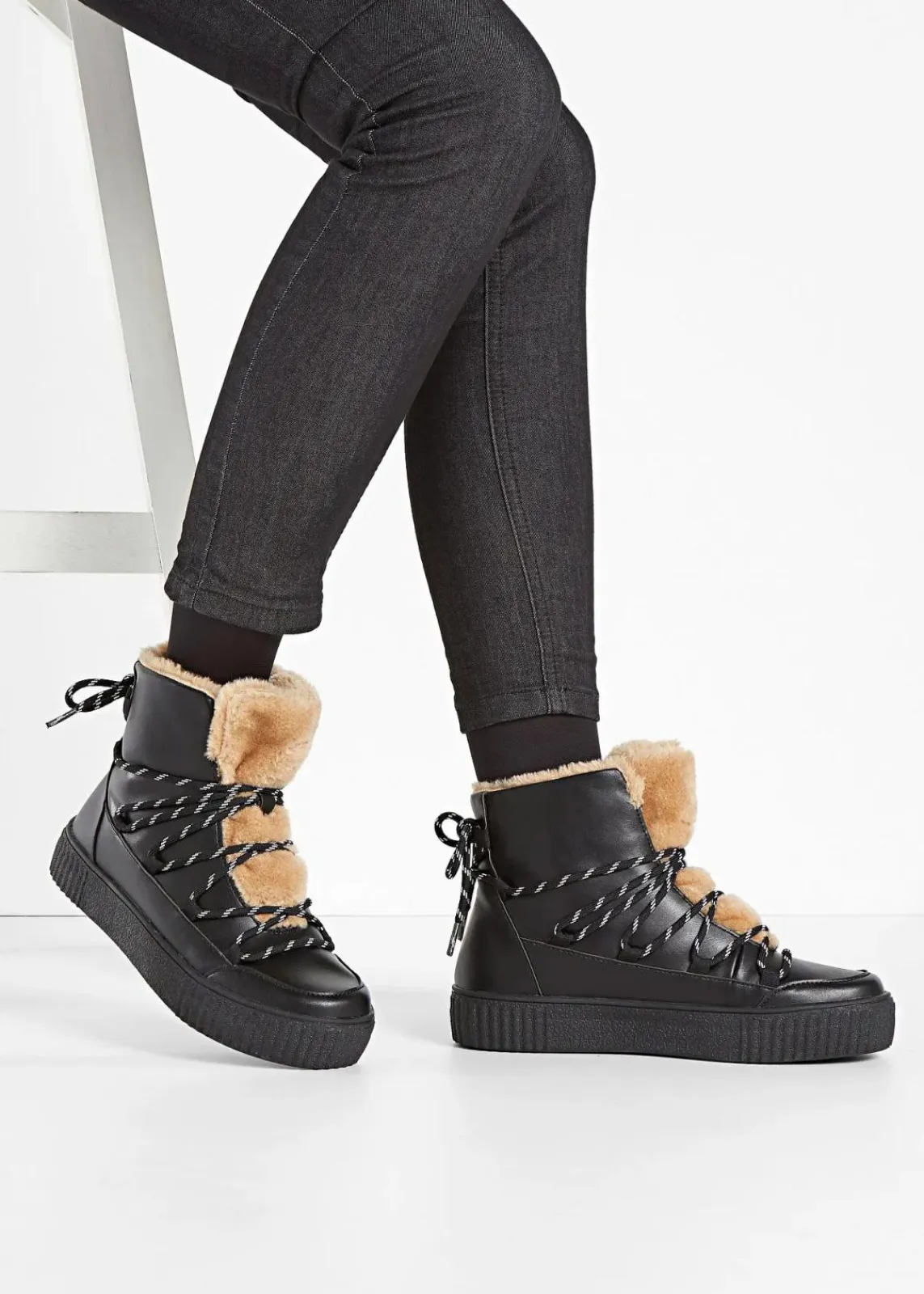 bonprix Sneaker^High-Top-Sneaker mit Plateau-Sohle schwarz