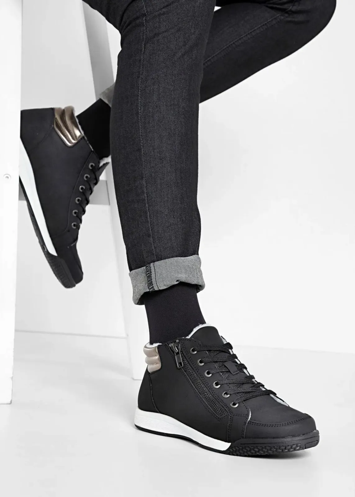 bonprix Gefütterte Winterschuhe|Sneaker^High-Top-Sneaker mit Reißverschluss schwarz