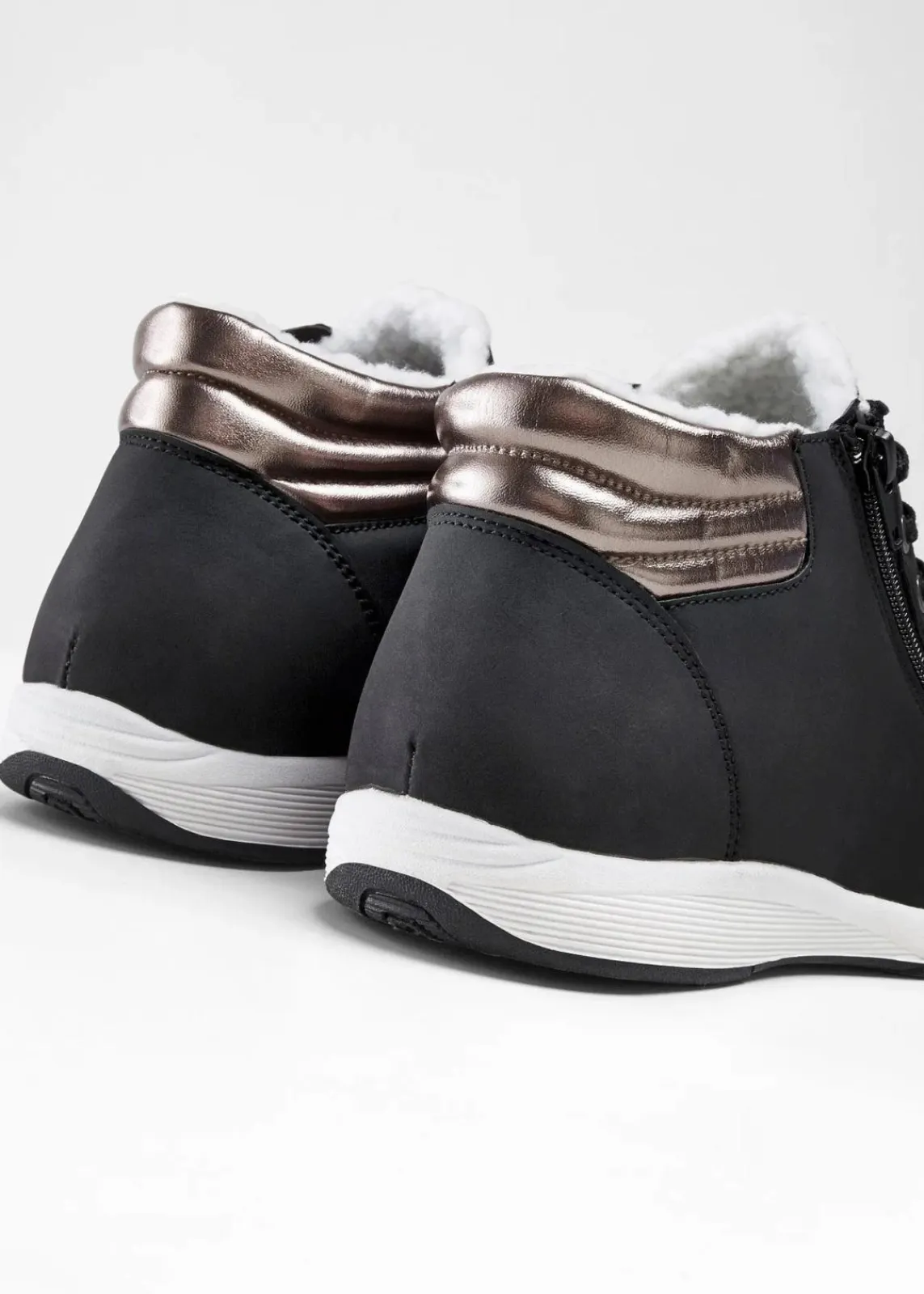 bonprix Gefütterte Winterschuhe|Sneaker^High-Top-Sneaker mit Reißverschluss schwarz